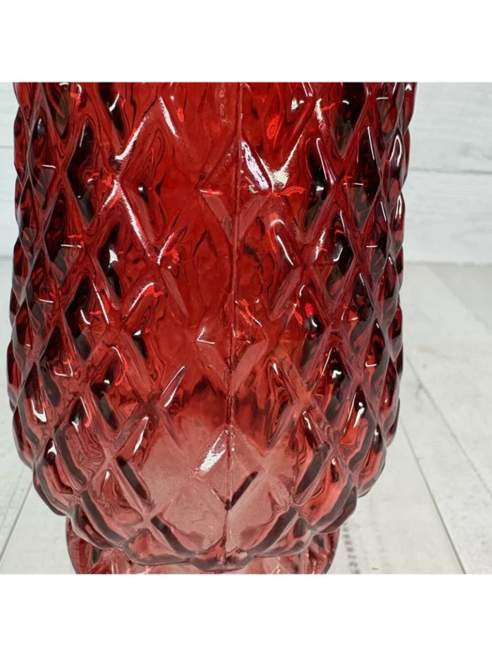 Ruby Red 993# Criss Cross Diamond Design 8.5